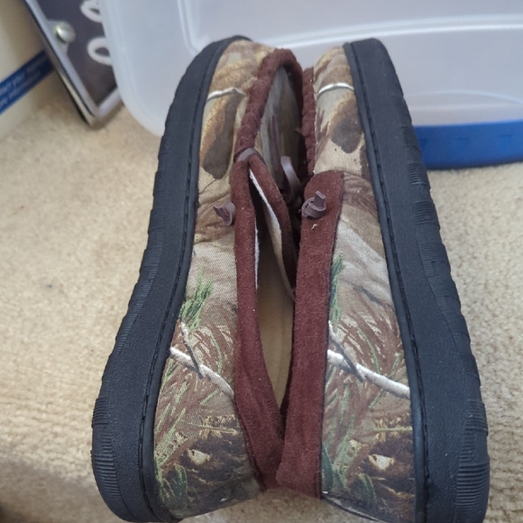 Route 66 Cozy Cream and Brown Slippers - Picture 7 of 8